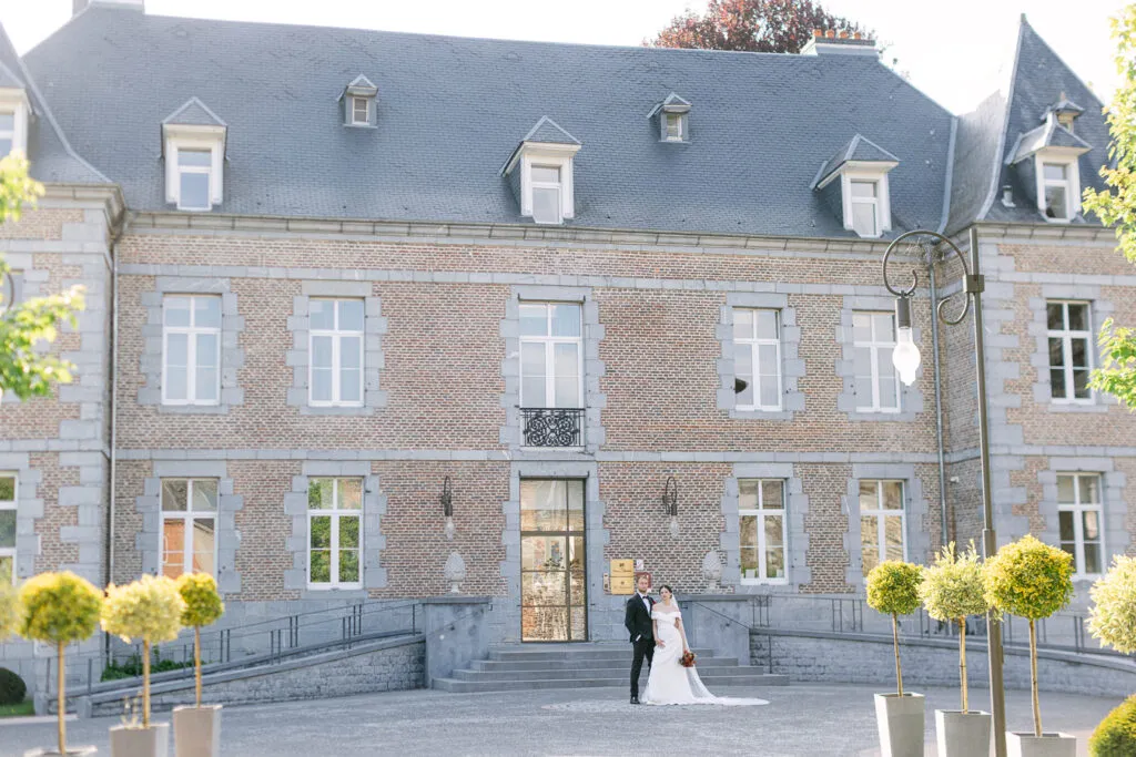 Château ou manoir en Belgique, photo de mariage devant la façade